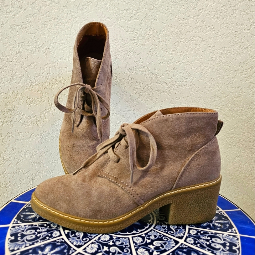 Faux Suede Lace-up Gum Sole Boots Size 8